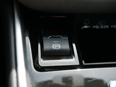 Used 2025 Subaru Legacy Premium image 32