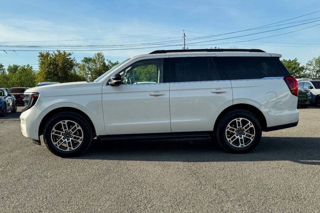 Used 2025 Ford Expedition Active AWD/4WD image 6
