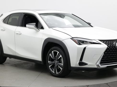 Used 2022 Lexus UX 200 w/ Accessory Package (Z1) FWD image 3
