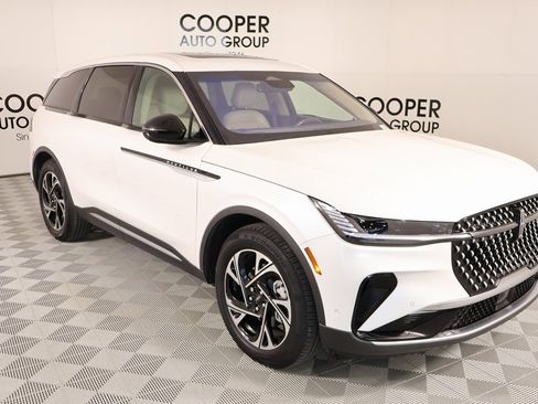 Used 2024 Lincoln Nautilus Premier w/ Equipment Group 102A image 1