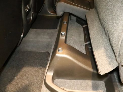 Used 2022 Chevrolet Colorado Z71 w/ Z71 Midnight Edition image 39