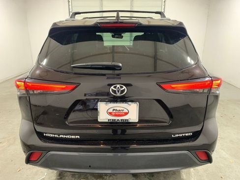 Used 2022 Toyota Highlander Limited FWD image 3