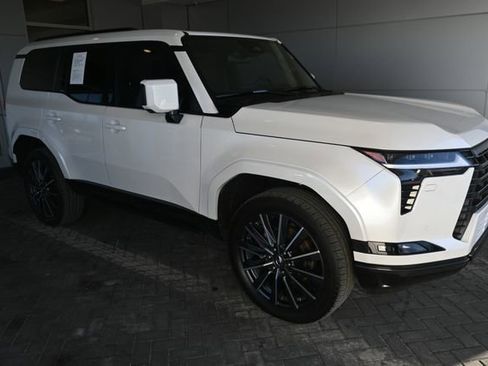 Used 2024 Lexus GX 550 image 7