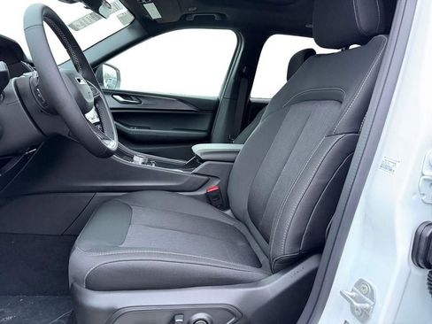 New 2025 Jeep Grand Cherokee Laredo X w/ Luxury Tech Group I image 9