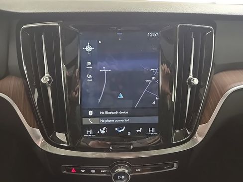 Used 2020 Volvo S60 T6 Momentum w/ Protection Package image 17