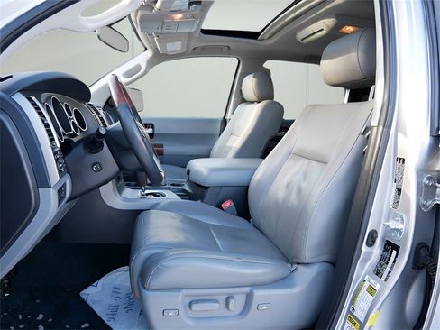 Used 2017 Toyota Sequoia Platinum image 10