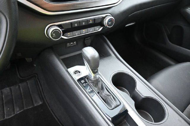 Used 2025 Nissan Altima 2.5 SV FWD image 22
