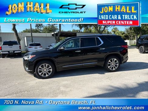 Used 2019 Chevrolet Traverse Premier w/ Driver Confidence II Package FWD image 3
