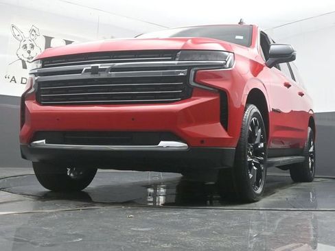 Used 2022 Chevrolet Suburban LT w/ LT Signature Plus Package image 4