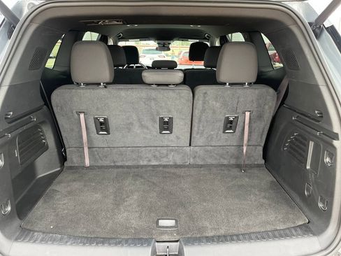 Used 2025 GMC Acadia Elevation image 28