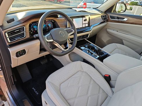 New 2026 Volkswagen Atlas SE image 12