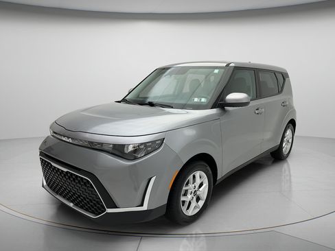 Used 2025 Kia Soul LX w/ LX Technology Package FWD image 3