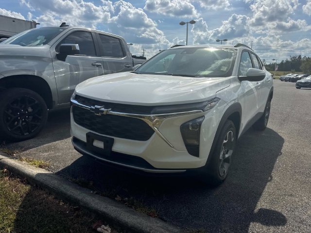 Used 2025 Chevrolet Trax LT w/ LT Convenience Package FWD image 7