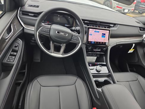 New 2025 Jeep Grand Cherokee L Limited w/ Trailer Tow Package image 8