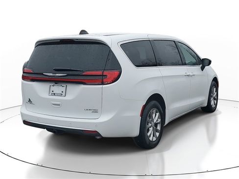 New 2026 Chrysler Pacifica Limited w/ Trailer Tow Group image 4
