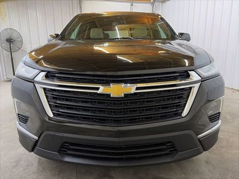 Used 2023 Chevrolet Traverse LS AWD/4WD image 2