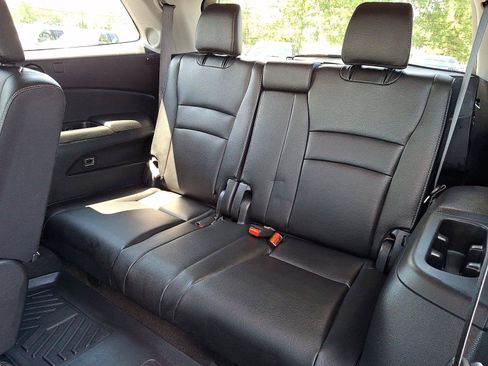 Used 2021 Honda Pilot Touring image 11