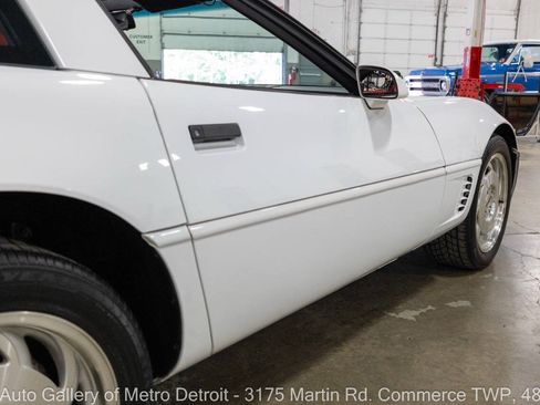 Used 1996 Chevrolet Corvette Coupe RWD image 24