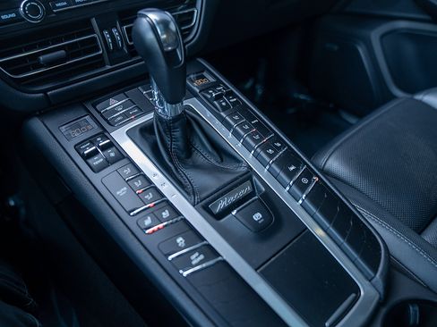 Certified 2020 Porsche Macan S AWD/4WD image 16
