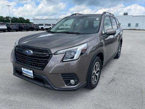 Used 2023 Subaru Forester Premium AWD/4WD image 1