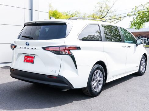 Used 2021 Toyota Sienna XLE w/ XLE Plus Package AWD/4WD image 6
