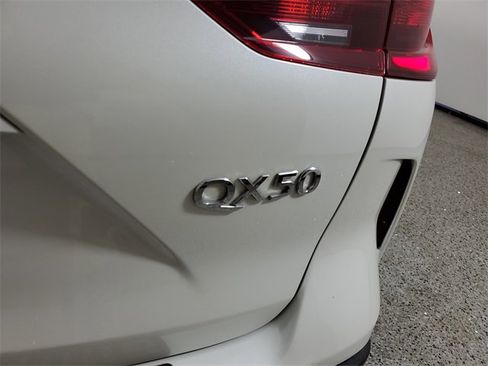 Used 2019 INFINITI QX50 Luxe w/ Navigation Package image 5