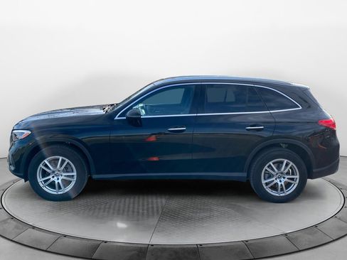 Used 2025 Mercedes-Benz GLC 300 4MATIC image 4