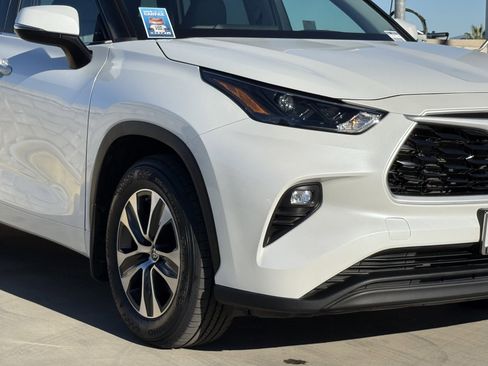 Used 2023 Toyota Highlander XLE image 4