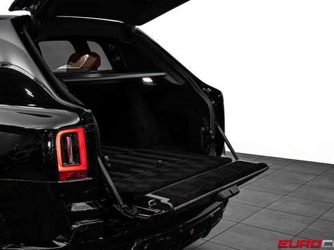 Used 2025 Rolls-Royce Cullinan Black Badge AWD/4WD image 27