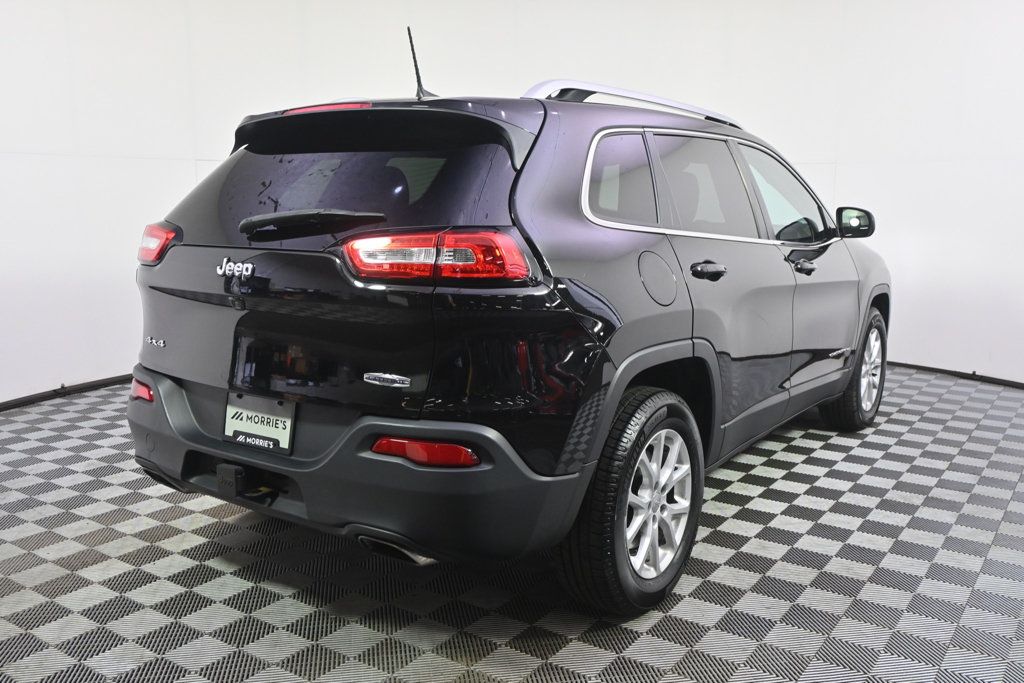 Used 2017 Jeep Cherokee Latitude w/ Cold Weather Group AWD/4WD image 7