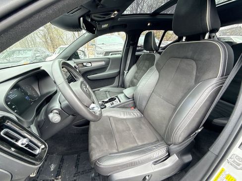 Used 2021 Volvo XC40 T5 R-Design w/ Advanced Package image 13