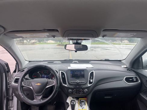 Used 2020 Chevrolet Equinox LT w/ Driver Convenience Package image 12