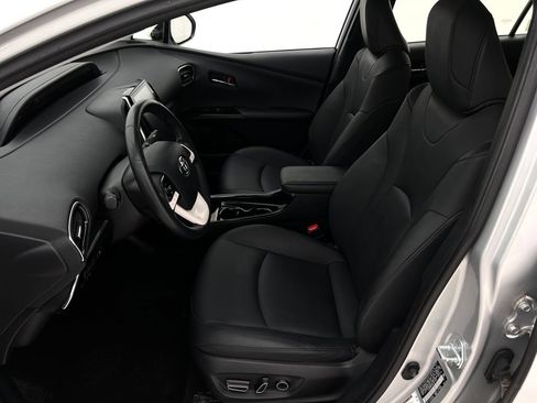 Used 2017 Toyota Prius Prime Premium image 11