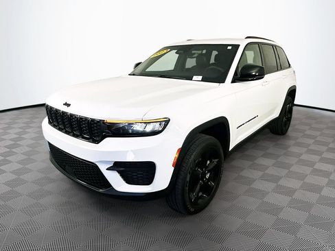Certified 2023 Jeep Grand Cherokee Altitude AWD/4WD image 6