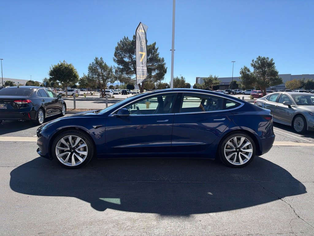 Used 2018 Tesla Model 3 Mid Range RWD image 2