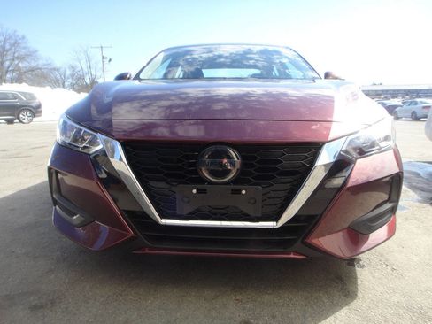 Used 2021 Nissan Sentra SV image 2