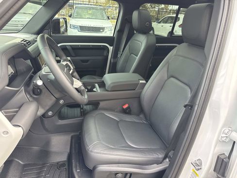 Used 2024 Land Rover Defender 110 S image 21
