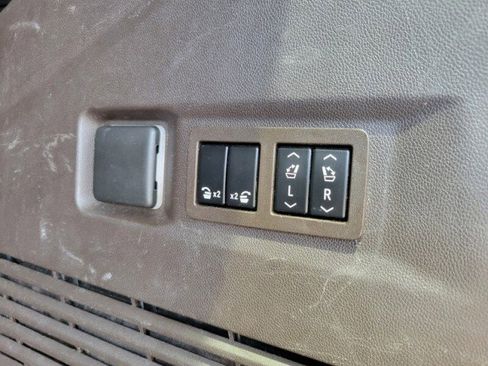 Used 2021 GMC Yukon Denali w/ Denali Premium Package image 8