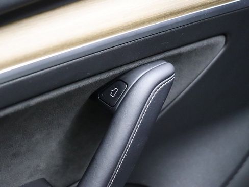 Used 2023 Tesla Model 3 Standard Range image 22