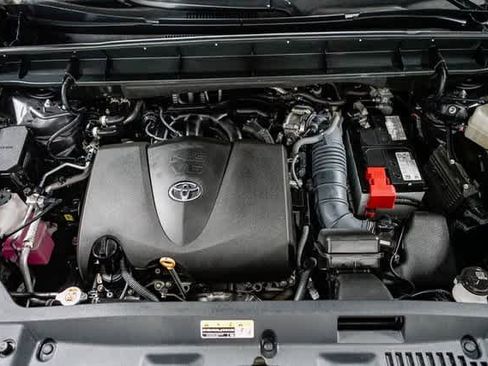 Certified 2022 Toyota Highlander XLE image 39