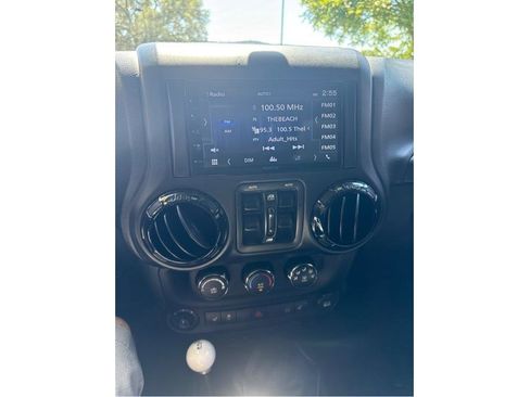Used 2012 Jeep Wrangler Unlimited Sahara AWD/4WD image 14