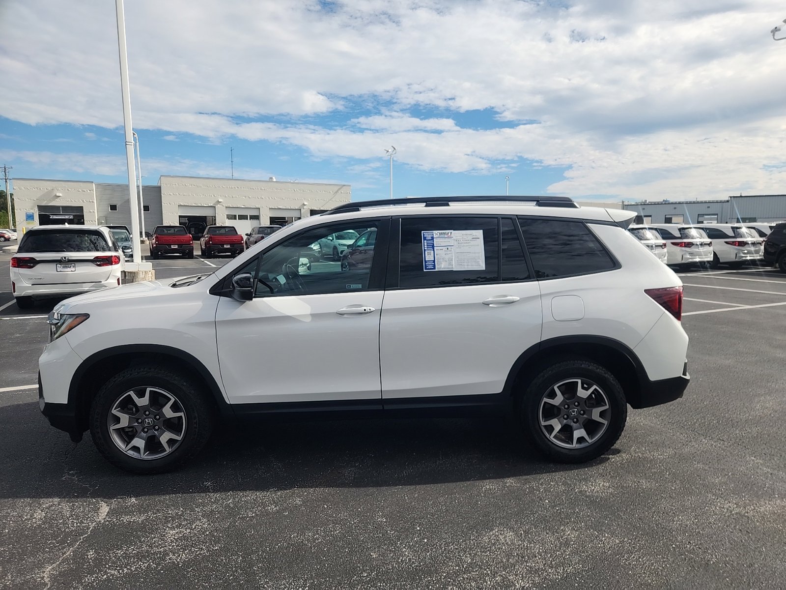 Used 2023 Honda Passport TrailSport image 3