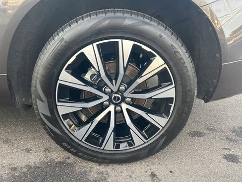 Certified 2025 Volvo XC60 B5 Plus w/ Climate Package image 9