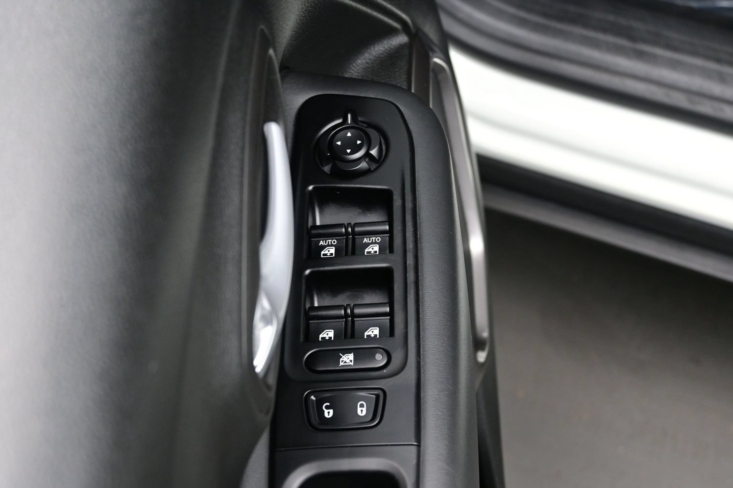 Used 2023 Jeep Renegade Limited AWD/4WD image 13