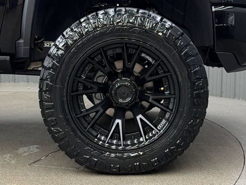 Used 2025 Chevrolet Silverado 2500 High Country w/ Midnight Edition AWD/4WD image 9