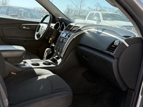Used 2010 Chevrolet Traverse LT image 6