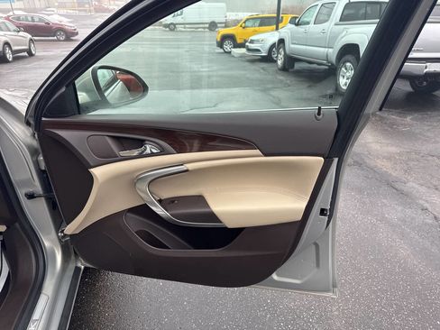 Used 2011 Buick Regal CXL image 25