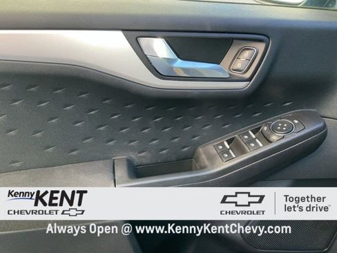 Used 2020 Ford Escape SE image 23