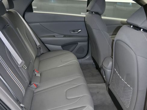 Used 2025 Hyundai Elantra SEL image 12