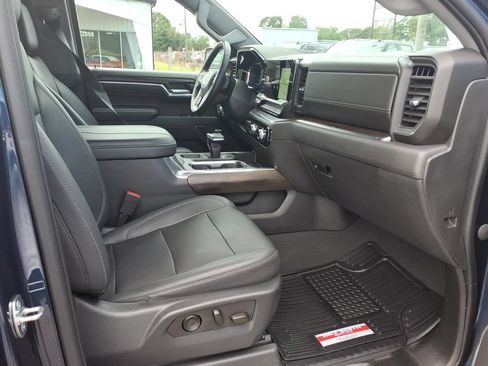 Used 2023 GMC Sierra 1500 SLT w/ SLT Premium Plus Package AWD/4WD image 11